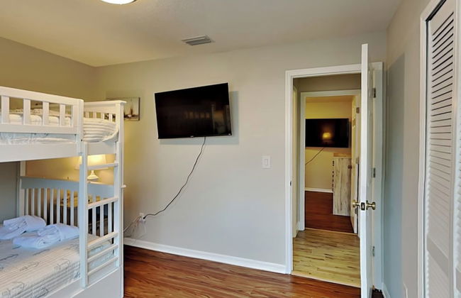 Sunny Palms Getaway - Photo 6