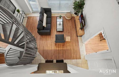 Spiral Stairs to Loft Bedroom Balcony with Shade - Foto 4