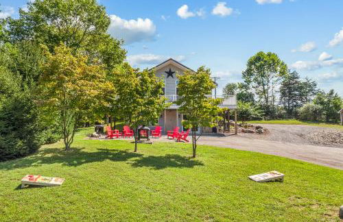 Trailblazer Lodge - Upscale, hot tub, trail, game room, wifi, fire pit, bar, pool table, king bed, view, pet friendly - Photo 67