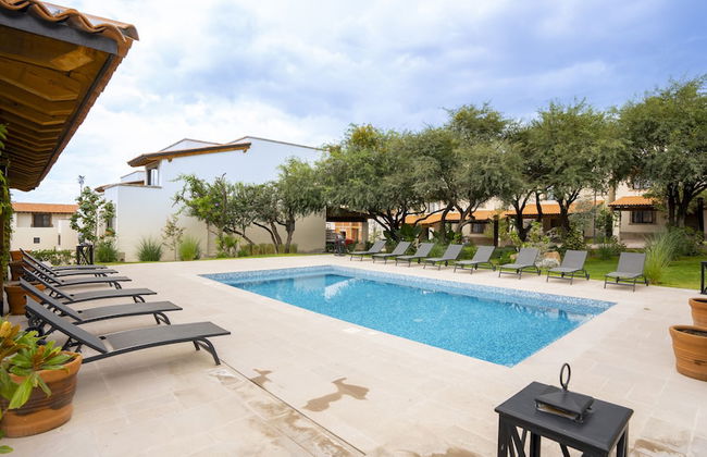 4BR Oasis with Pool & Gym at Nueva Escondida - Foto 30