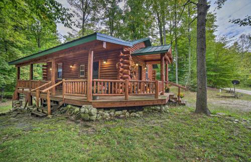 Updated Manistique Log Cabin, Yard and Fire Pit - Foto 1