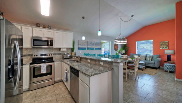 Laid Back Lime by Avantstay Near Beach w Pool Complimentary Pool Warmer - Foto 5, Habitación