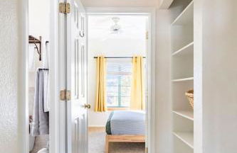 Vibrant 2BR DT Living, Stylish & Serene Stay - Foto 18