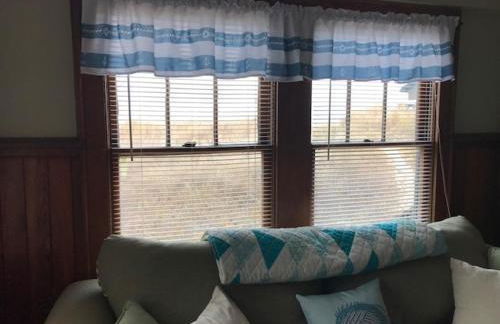 Old Time Beach Front Cottage - The Beach is your Backyard! Pet Friendly cottage - Photo 28