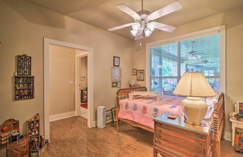 Cozy Texas Retreat with Patio, Grill and Fire Pit! - Foto 17