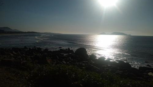 Apto 1 Quarto com Varanda e Estacionamento perto da praia - Foto 4