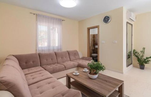 4 Bedroom Gorgeous Home In Pican - Photo 28