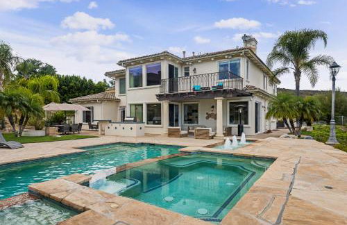 Modern Hilltop Retreat - Foto 47