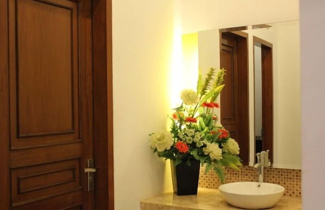 The Radiant Villa's & Function Hall - Photo 16