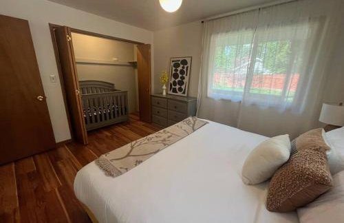 Vibrant Forest Retreat - Game Room, Spa, Fire Pit - Sleeps10 - Foto 10