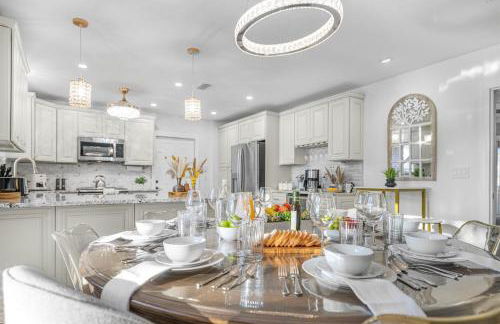 Stunning Gem Home w Heated Salt Pool & Game Room - Foto 32