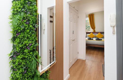 Stylish 3 Bedroom Sea View Apartment -Free Parking- Sleeps 9 - Photo 11