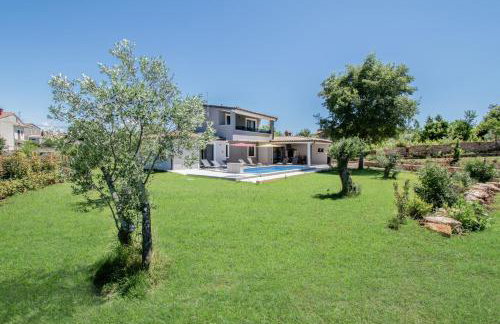 Villa Vala with a large yard near Pula - by Istrabook - Foto 15