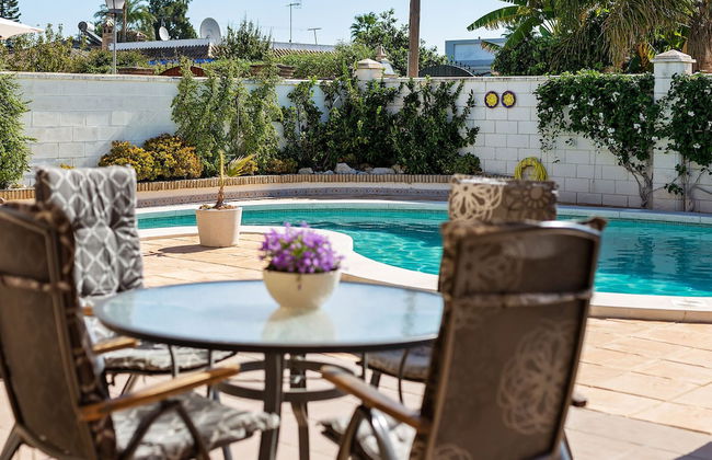 Detached Villa With a Large Private Swimming Pool - Foto 12