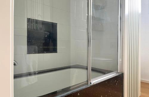 Stylish well-connected beachfront flat - Foto 31