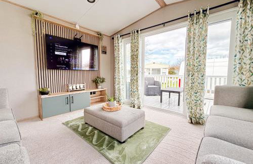 The Retreat - An Luxurious Caravan in Towyn, Wales - Photo 4