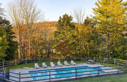Mins to Hunter Mountain • Sleeps 36 • Pool Spa Games Bar Cozy Peaks Lodge by AvantStay - Foto 59
