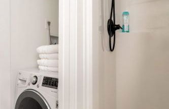 Stay Portland - The Graffiti Alley Tiny House - Food, Art & Beer - Photo 11