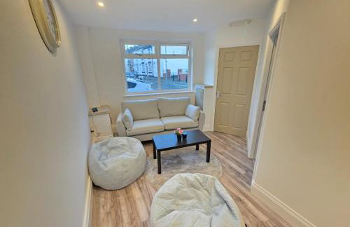 Anfield 4 min walk Sleeps 7 4BR 5Bed 3Bathrooms - Photo 48