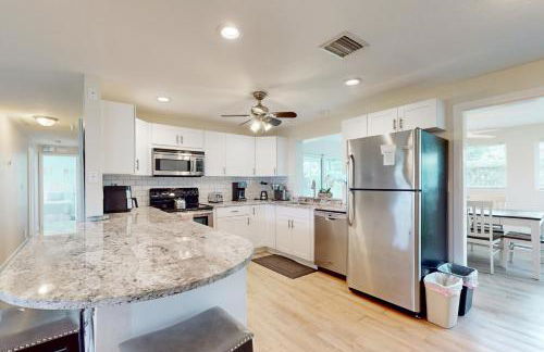 Breezy Bungalow - Photo 9