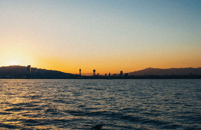 Balade en voilier au coucher de soleil - Foto 1