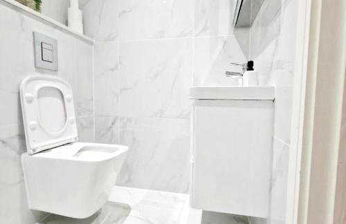 Crendon House Cosy Studio - Sleeps 2 & Kitchen - Photo 24