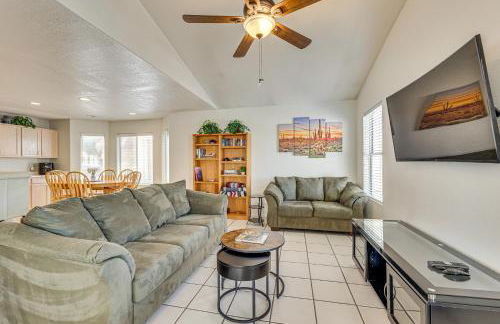 Swim with a View! Scenic Desert Retreat in Glendale - Foto 13