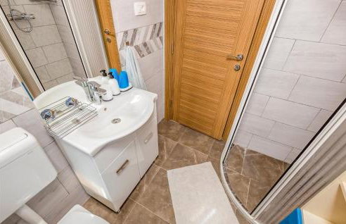 1 Bedroom Beautiful Home In Jurdani - Foto 23