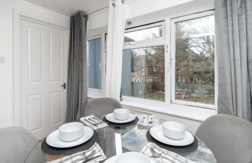 Cozy Cottage 2 Bedroom Apartment with free Parking - Foto 9