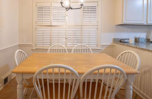 The Kirby House: King Bed, Hot Tub, Game Rooms, Gym - Foto 11