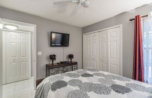 HARRY POTTER LIVES HERE! Unforgettable Home, Pool, Sleeps 8, Near Dis, LOW Rates! - Foto 21