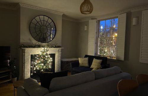 Period Henley 2 bed apt with parking for 1 car - Foto 10