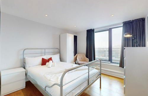 Penthouse Sanctuary with Wraparound Balcony - Pass the Keys - Foto 5
