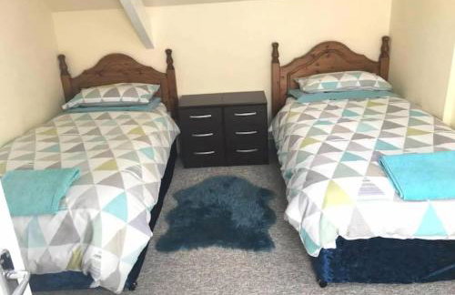 Cosy 2 Bedroom Apartment near Seafront - Photo 6