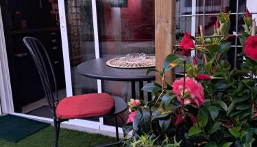 Le Petit Parisien- Bienvenue - Netflix - Terrasse - Parking - Porte de Paris - Climatisation - Guide visite à Paris OFFERT - Foto 2, Garden, Garden view