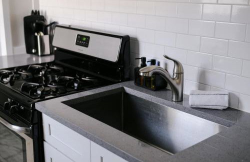 Huge Projector and Designated Workspace, Near Wrigley - Photo 25