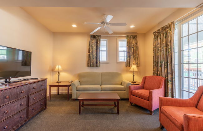 Ebb Tide Suites - Photo 15