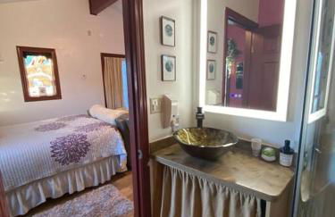 Studio-Alaska's Point of View-Private-intown - Photo 8