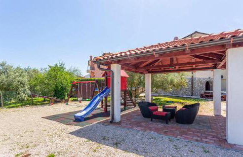 Villa With Pool, Jacuzzi, Sauna, Fitness, Playground & Wine Cellar - Photo 11