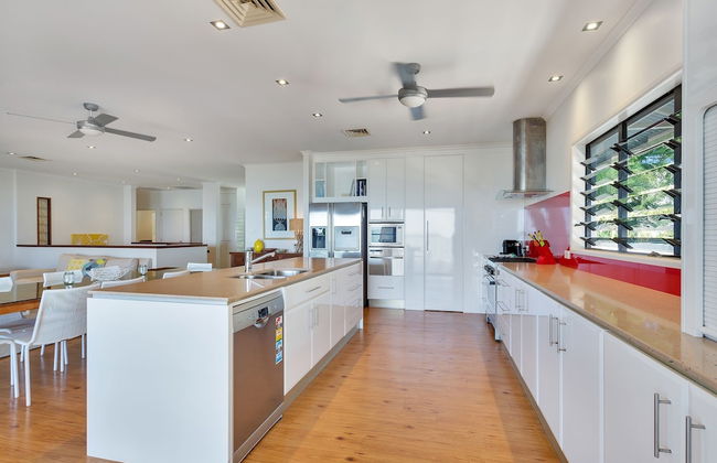 Seascape Luxury Beachfront Holiday House - Foto 7