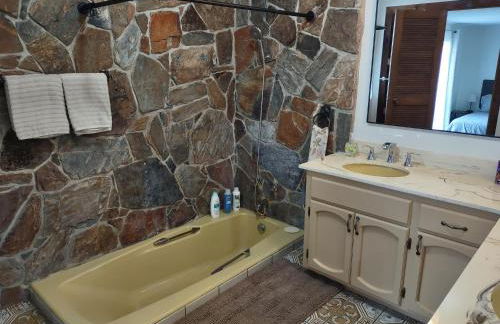 Custom Home - Beach close/convenient to everything - Foto 14