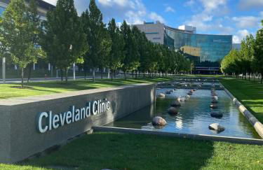 Cle Suites 1BR 1BA 5 min Walk to Cle Clinic #7 - Foto 12