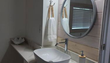 South Beach Bungalow - Photo 2