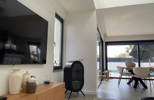 Villa R&M with Pool and Jacuzzi - Photo 18