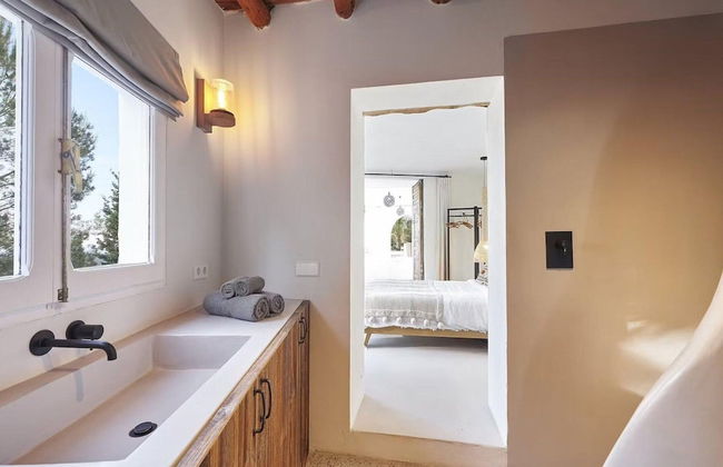 Hillside Villa With Sea-views - Photo 12