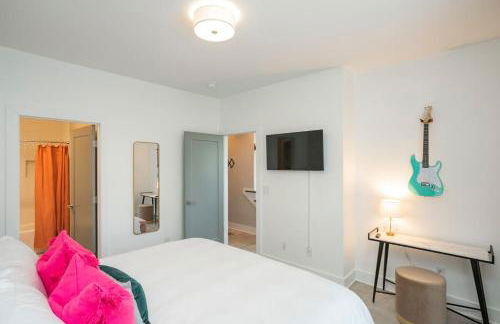 Roof Deck Grill VIEWS 2 Miles from Broadway - Foto 12