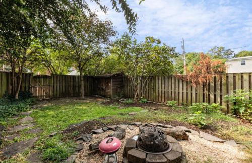 Beautiful 3BR 2BA Colonial House by CozySuites - Foto 19