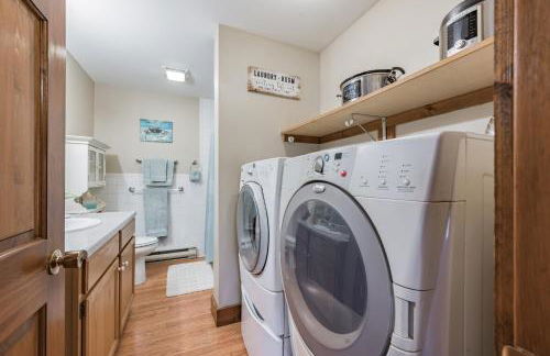 Cozy Bungalow Just Minutes from Mystic, Westerly Beaches, Boating and Casinos! bungalow - Foto 11