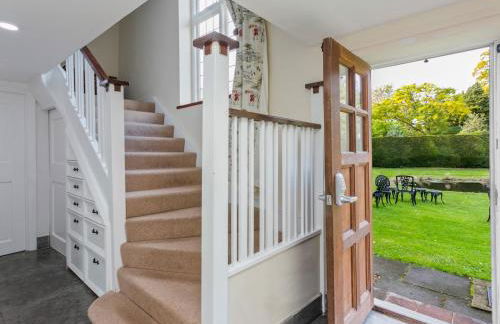 Secluded Mansion Retreat - Expansive Private Oasis - Pass the Keys - Foto 14