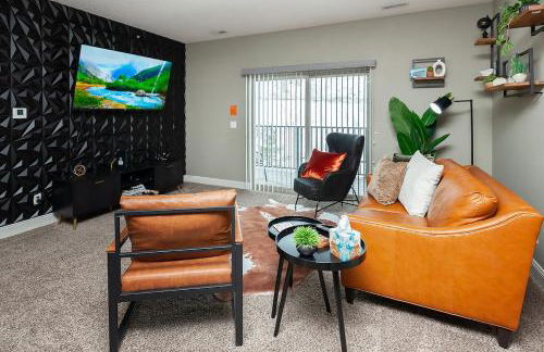 Exclusive, Pool, Massage Chair, Jordan Creek - Foto 1